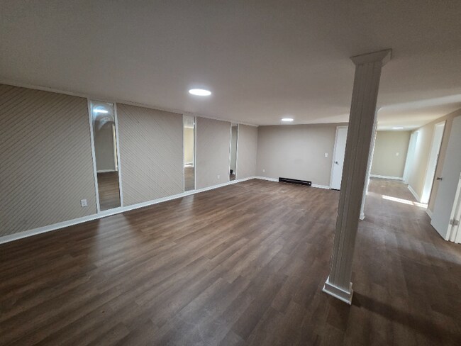 Building Photo - 2422-2424-2424 Tinnell Ct