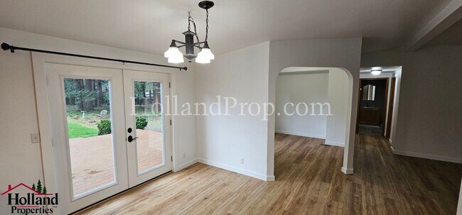 Building Photo - Lovely 3 bedroom 2 bathroom home in Beavercreek! Enjoy the Comfort, Serenity and Great Space!