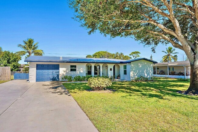 Primary Photo - 306 SW Winnachee Dr