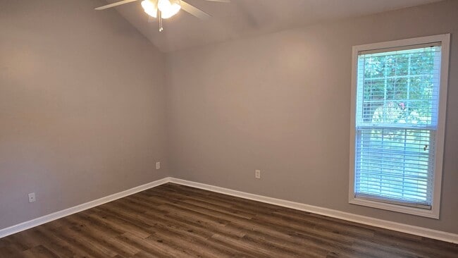 Building Photo - 18 Long Meadow Dr