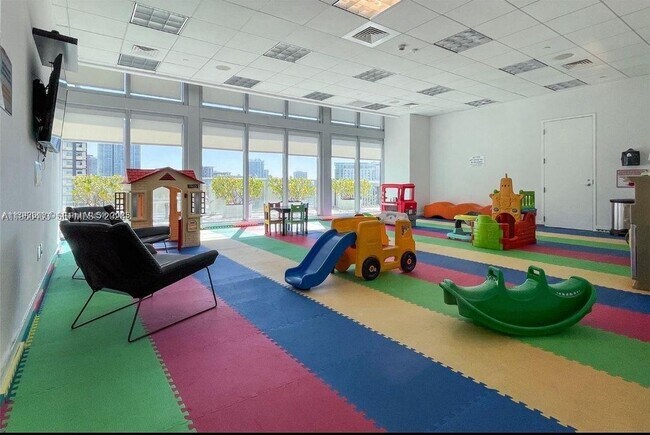 Building Photo - 1111 SW 1st Ave