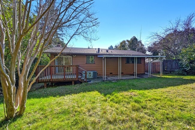 Building Photo - Prime location