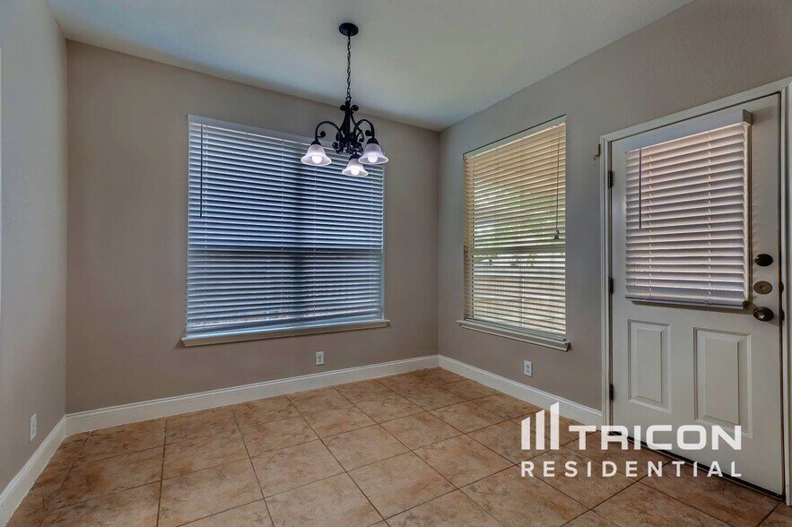 Building Photo - 213 Ridge Bluff