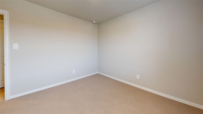 Building Photo - 2102 Dunbar Dr