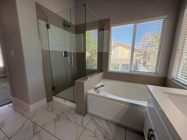 Building Photo - STUNNING & GORGEOUS 4 BED/2.5 BATH POOL HOME IN ELDORADO! *** ONLY $2,599 ***