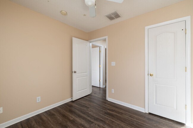 Building Photo - 3959 Katherine Way