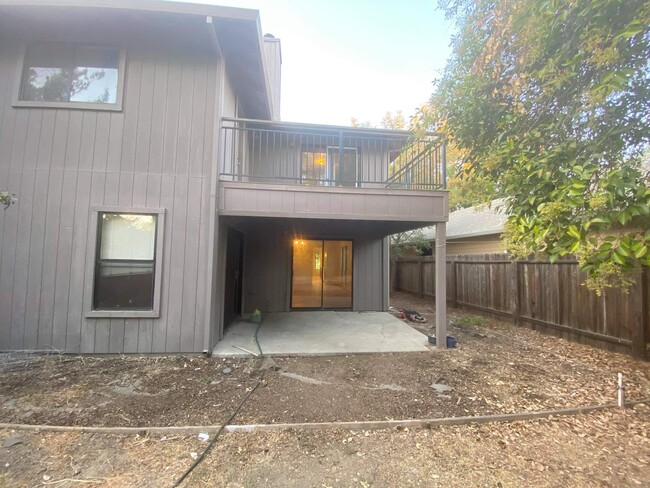 Building Photo - 2040 Calaveras Ave