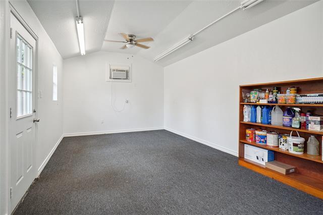 Building Photo - 902 Jardin Dr