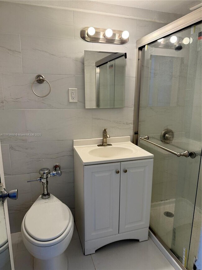 Building Photo - 6484 Indian Creek Dr