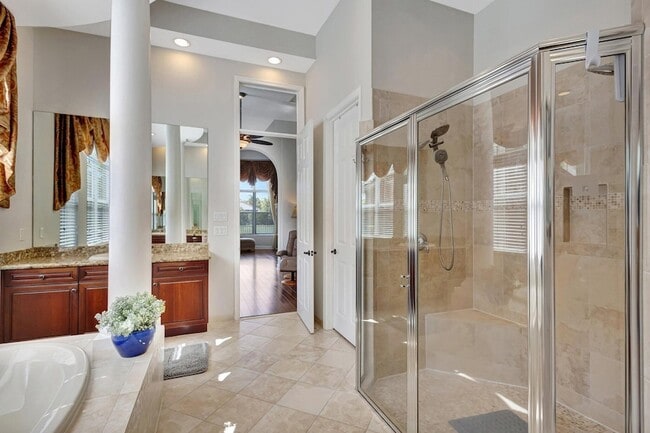 Building Photo - 9315 Via Classico W