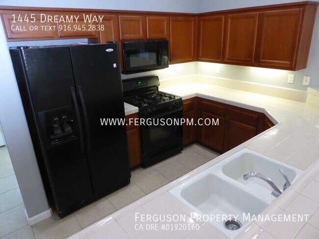 Building Photo - 1445 Dreamy Way