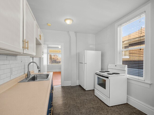 Building Photo - Ken-355 S 300 E, Provo UT 84606