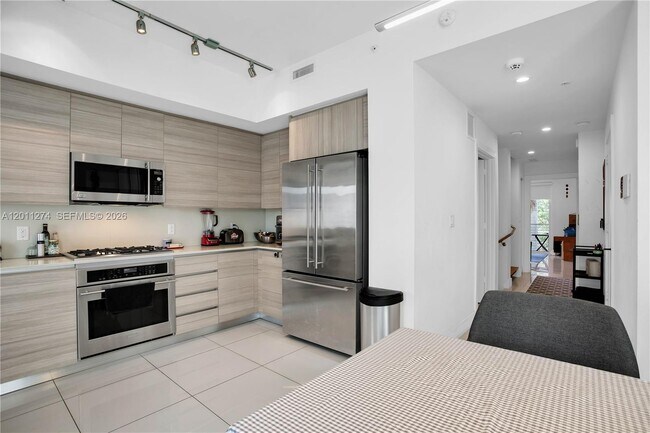 Building Photo - 87 N Shore Dr