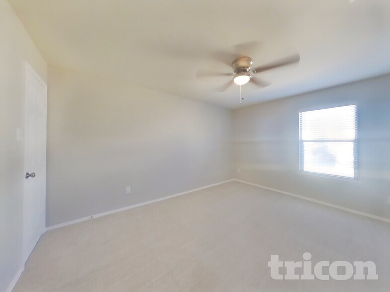 Building Photo - 5033 Meridian Ln