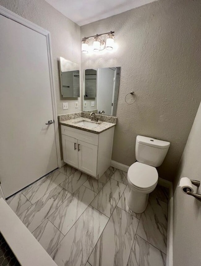Building Photo - Available now! Newly updated 1/1 in Waterf...