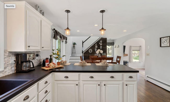 Building Photo - 13 White Pine Ln