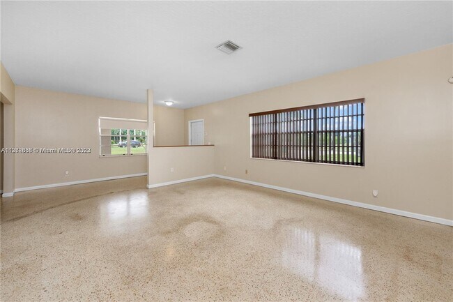 Building Photo - 640 SW 5th Ave
