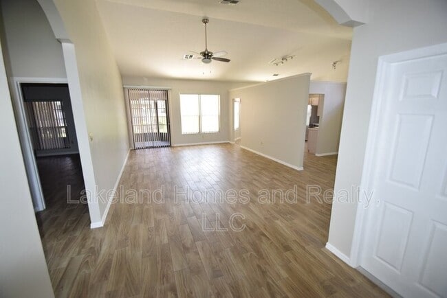 Building Photo - 6022 Crane Dr