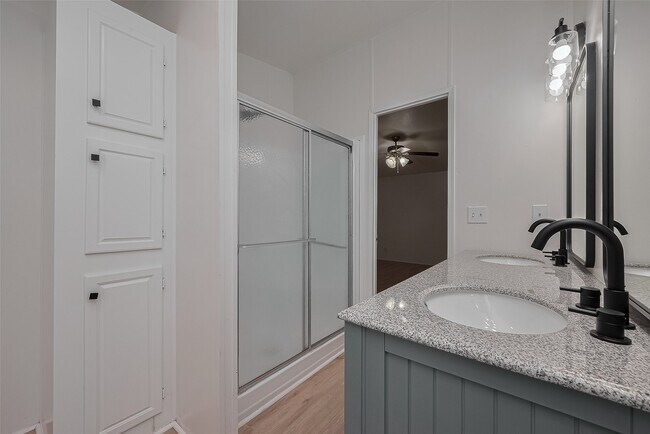 Building Photo - 16282 Wild Oak Ln