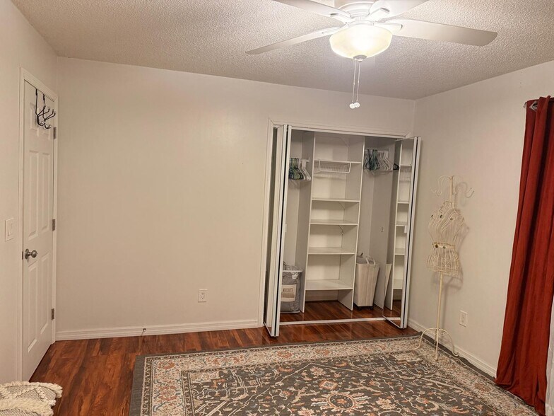 Building Photo - 11541 Willet Ct N