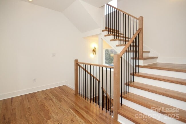 Building Photo - 1110 Greenleaf Ave