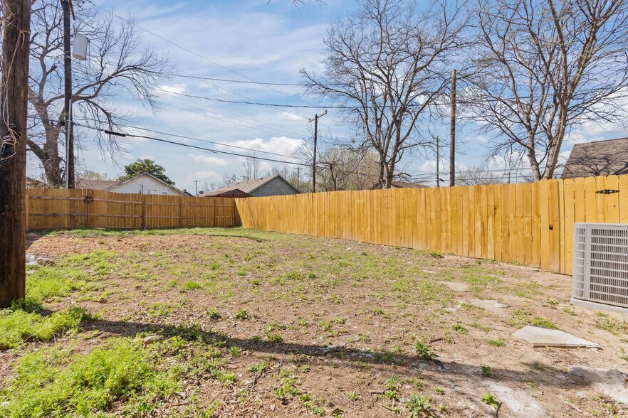 Building Photo - 1004 E Powell Ave