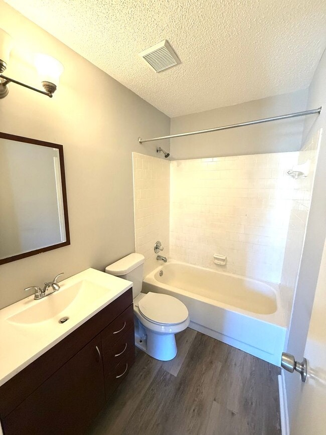 Building Photo - ** 3 bed 2.5 bath townhouse located by ACA...