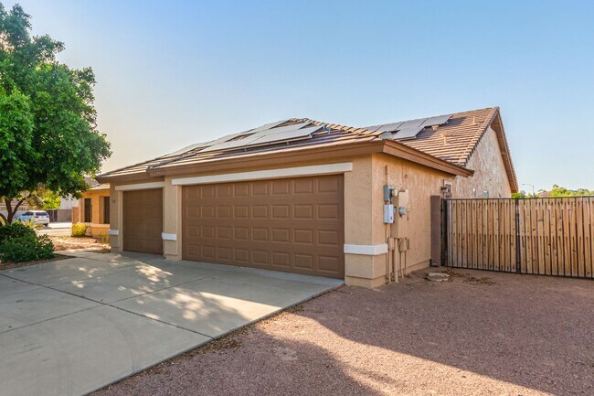 Building Photo - Spectacular 5 bdrm Home, OFFERS SOLAR ELECTRIC!