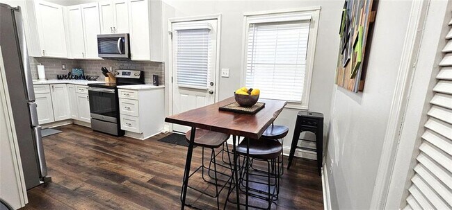 Building Photo - 2511 Susan Ln SW