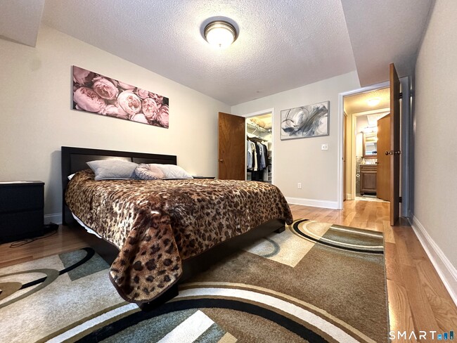 Building Photo - 95 -2B Woodsedge Dr