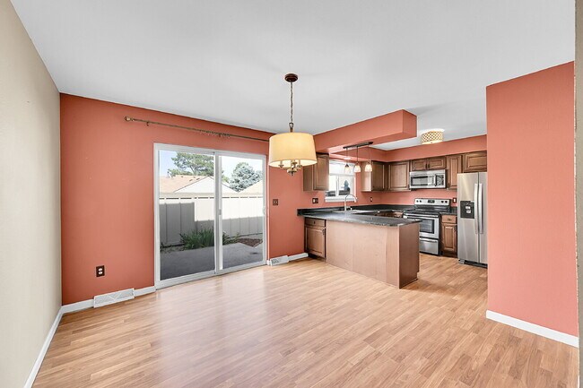 Building Photo - $2,700.00 - 3 Beds, 2.5 Baths, Townhouse i...