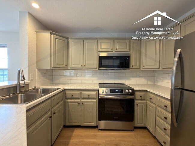 Building Photo - Greystone Court Duplex 1011-1013