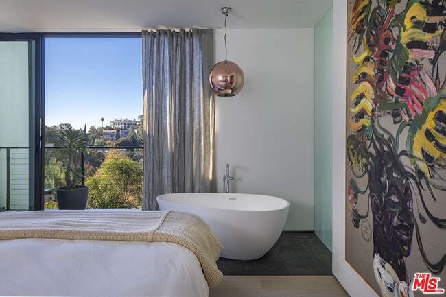 Building Photo - 2635 Hargrave Dr