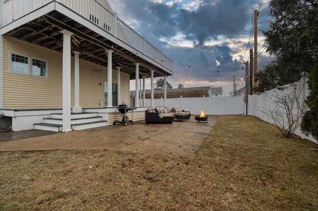 Building Photo - 9 Lowell St