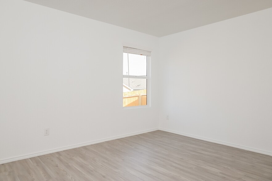 Building Photo - 2815 Gustavo Dr