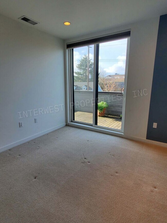 Building Photo - PERE02--*