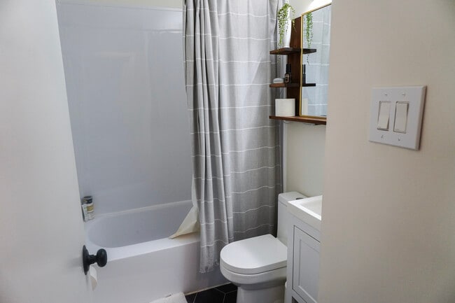 Building Photo - 10 Powhatton Dr