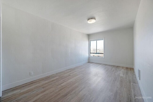 Building Photo - 70 Terra Vista Ave