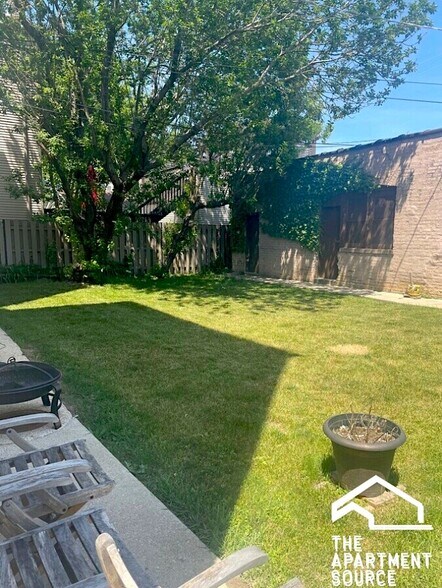 Building Photo - 2937 N Fairfield Ave