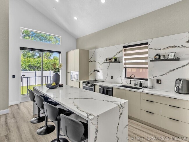 Building Photo - 7834 Oak Grove Cir