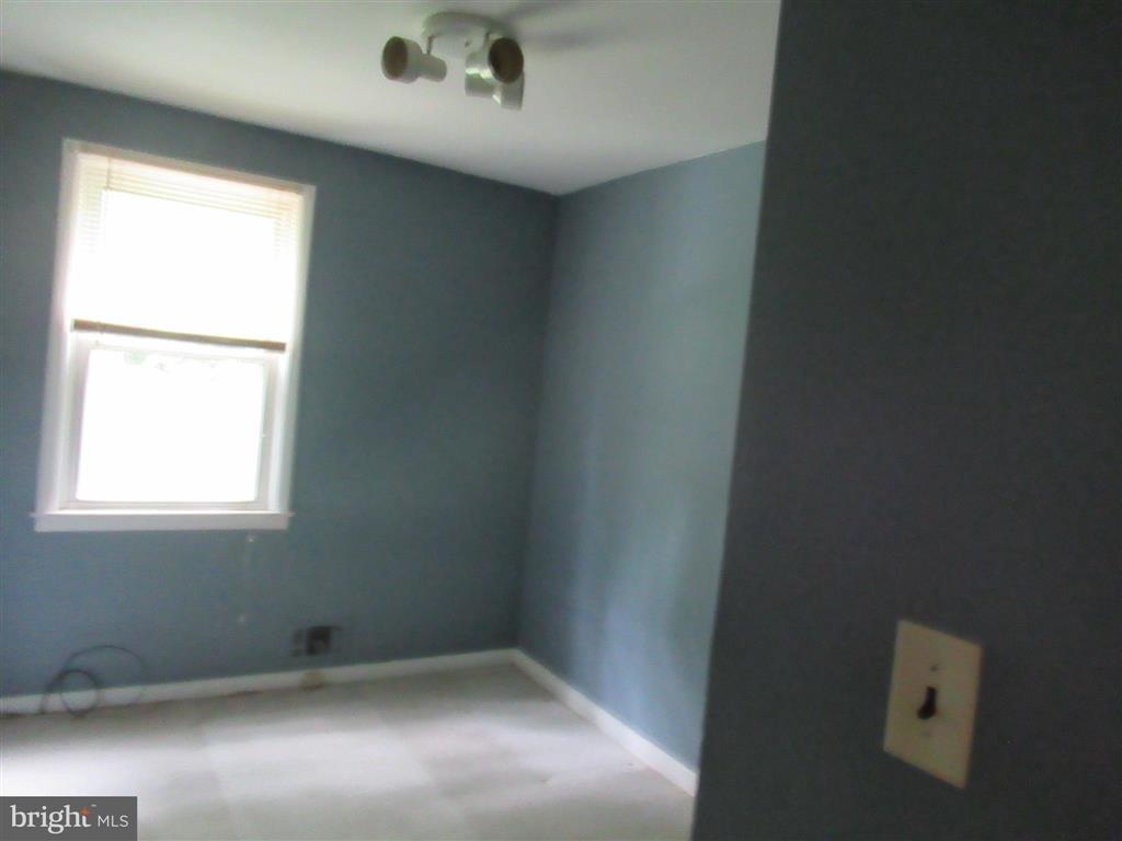 Bed - 3811 Mayberry Ave