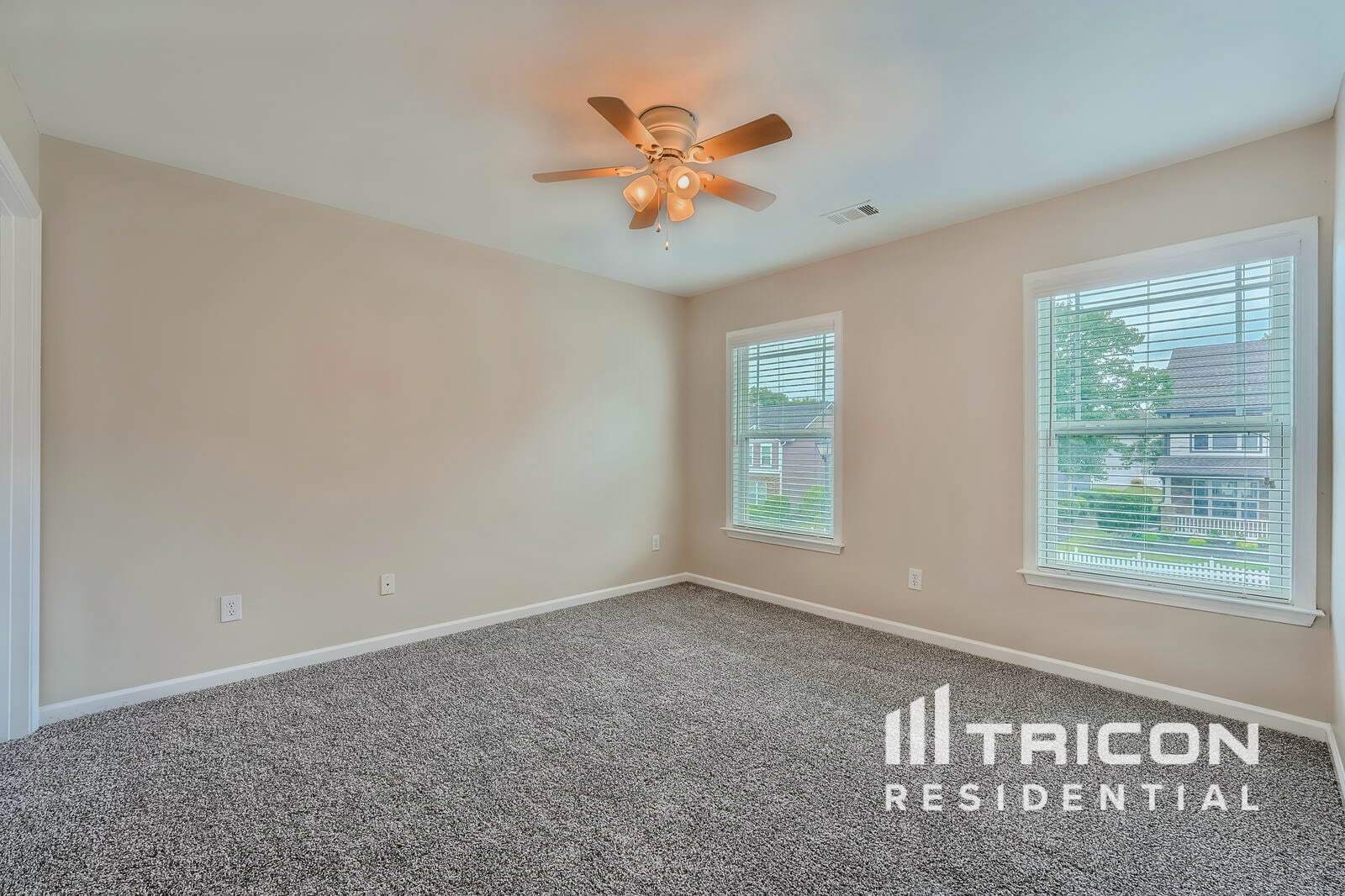 Building Photo - 3819 Stagecoach Ln