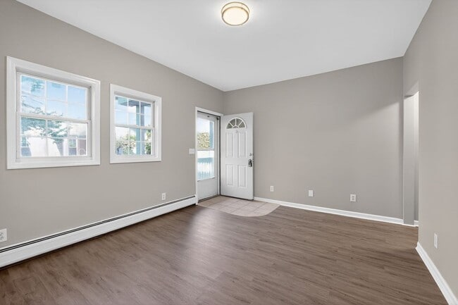 Building Photo - Charming 3BR Duplex in Dunmore