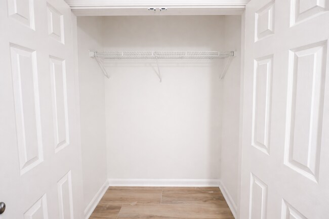 Building Photo - 2026 Move-In Special – $500 LEASE SIGNING BONUS!! Renovated 3-Bedroom Apartment in Prime SE DC Lo...