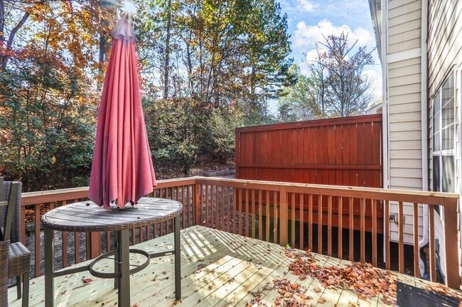 Building Photo - 1814 Dunrobin Dr SE