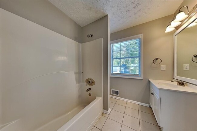 Building Photo - 2020 Hunters Trail Dr