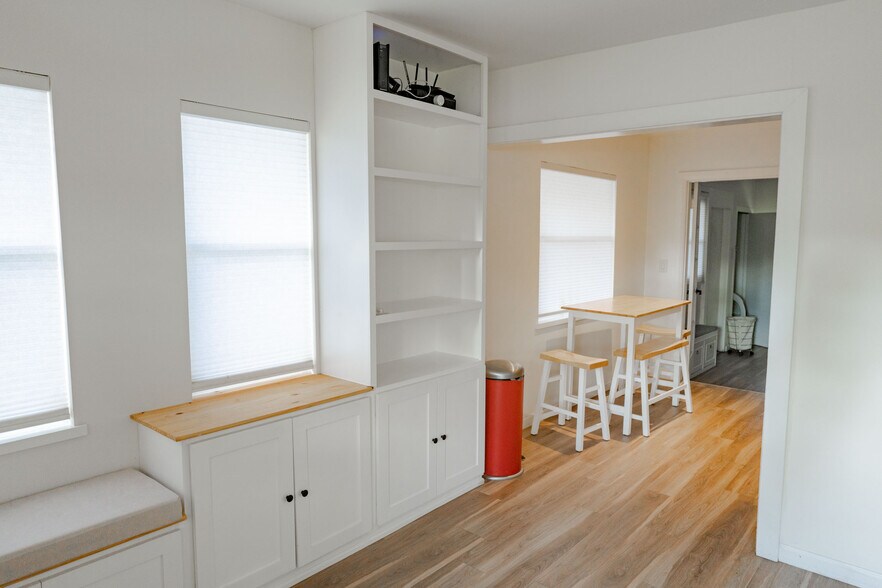 Building Photo - 704 Yelvington Ave