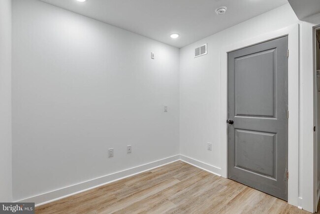 Building Photo - 2348 N Park Ave