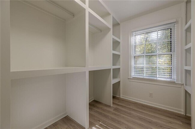 Building Photo - 6640 Williamson Dr NE