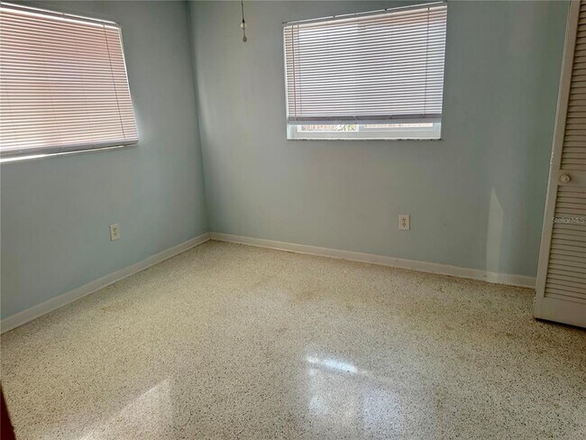 Building Photo - 2054 Broadway Ave